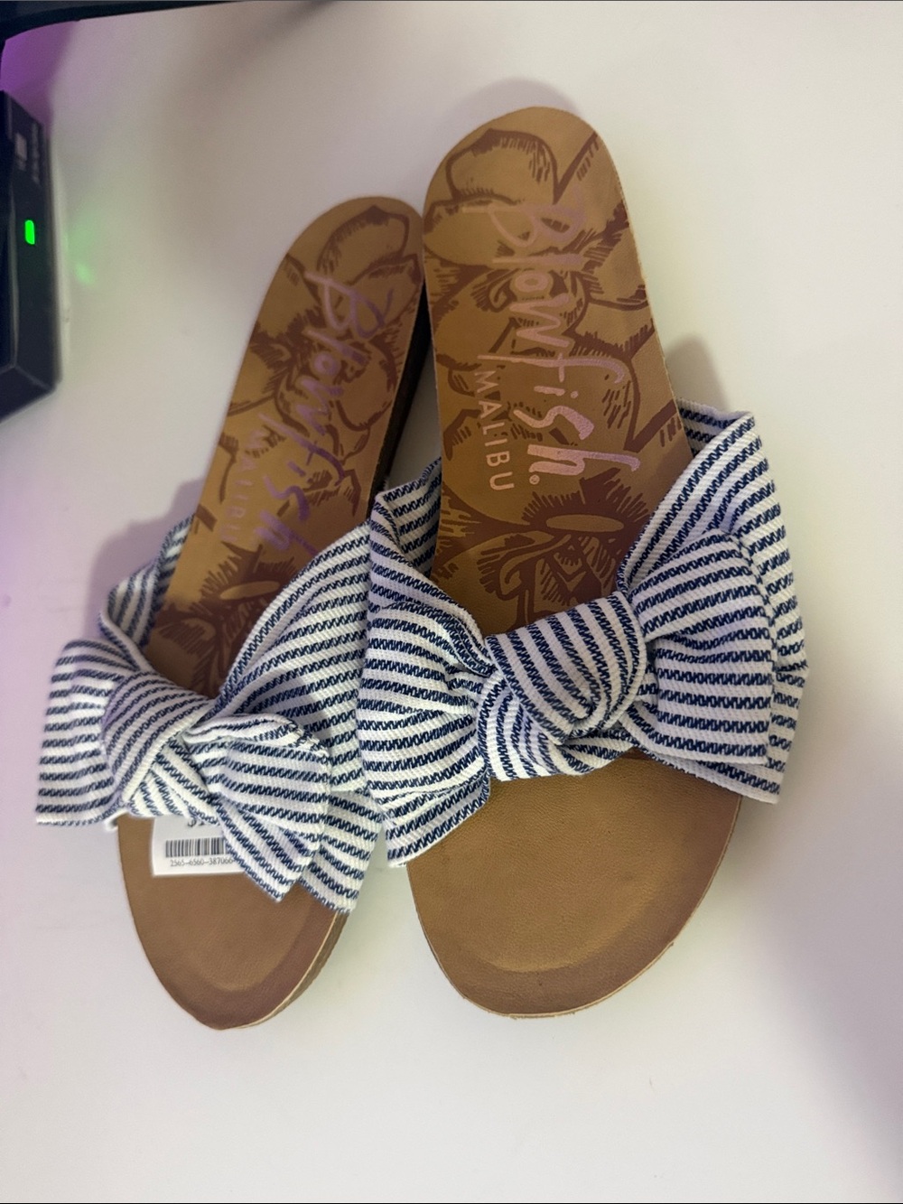 WMNS SANDAL SZ 7